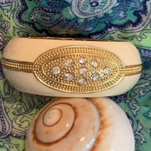 🌺 White Hot Bangle.FINAL  MARKDOWN